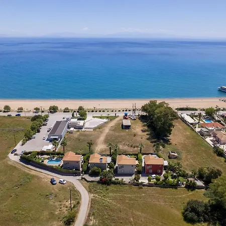 Beachfront Alexandra Vila