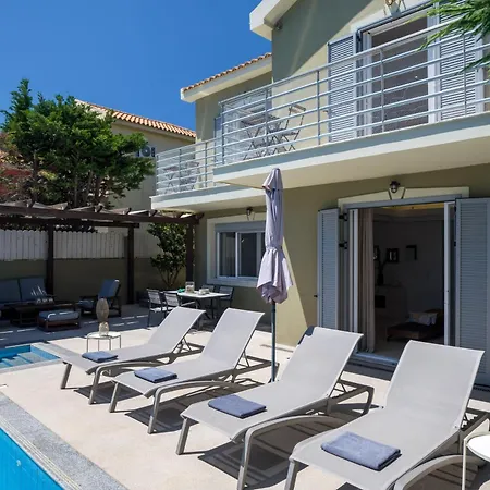 Beachfront Alexandra Vila