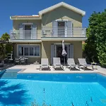 Beachfront Alexandra