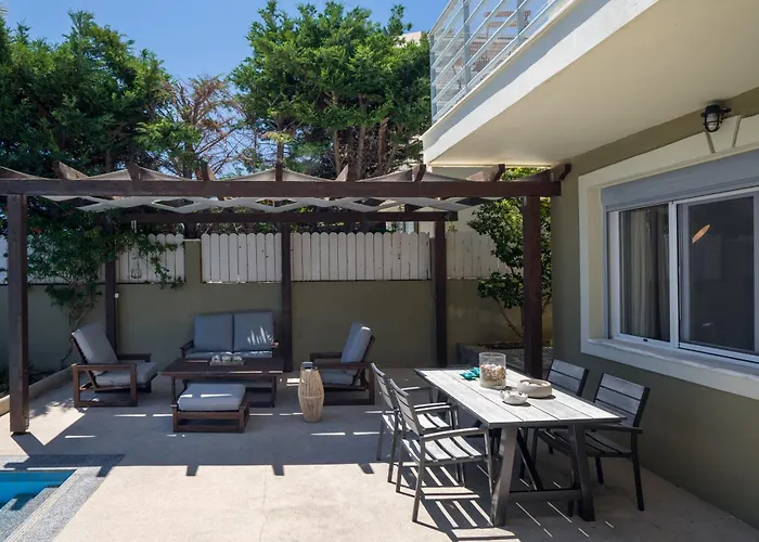 Beachfront Alexandra Villa *