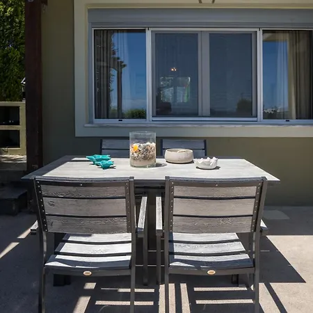 Beachfront Alexandra *