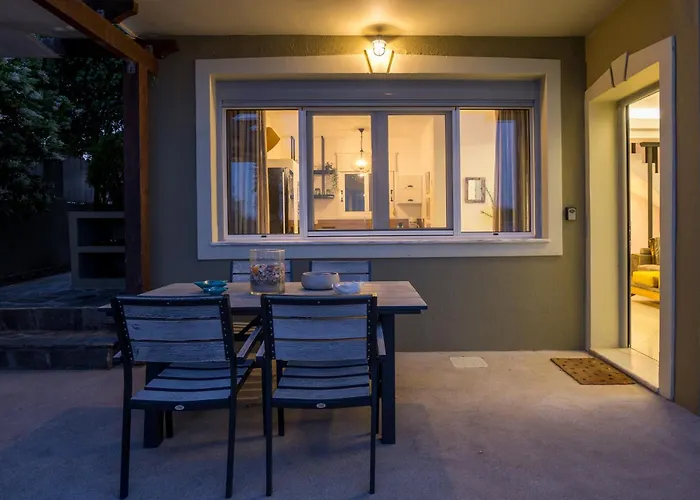 Beachfront Alexandra