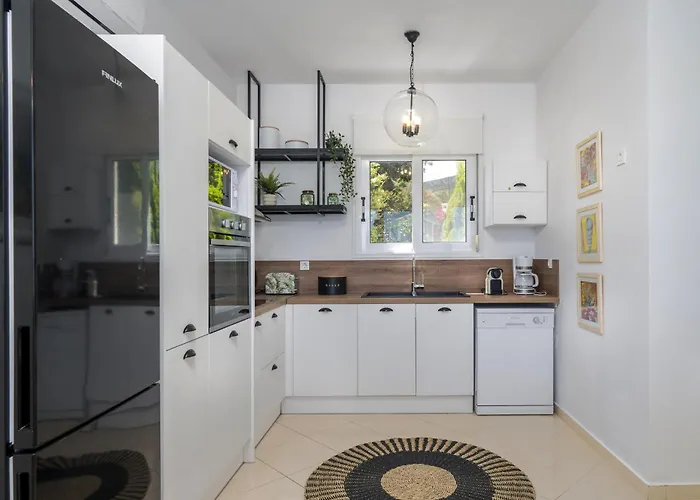 Beachfront Alexandra Villa