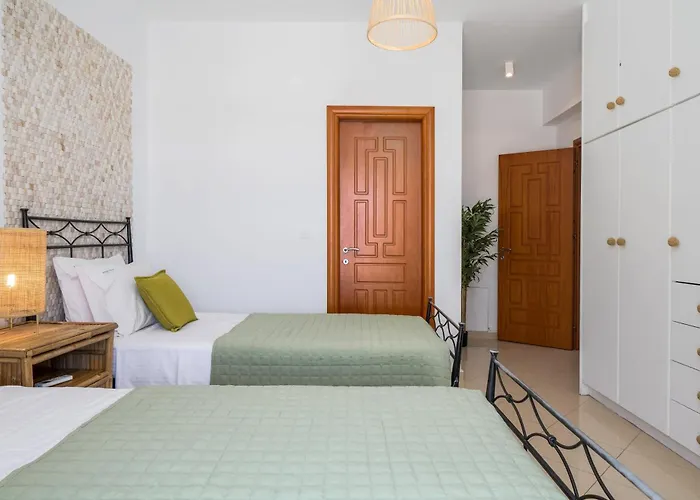 Beachfront Alexandra Villa *