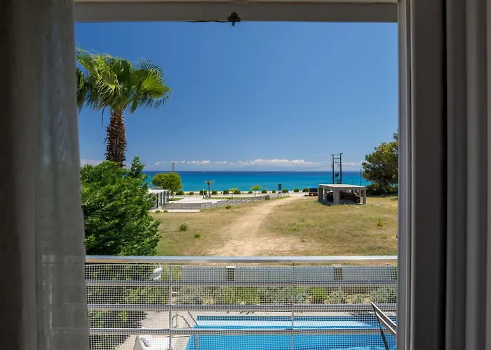 Beachfront Alexandra Villa *