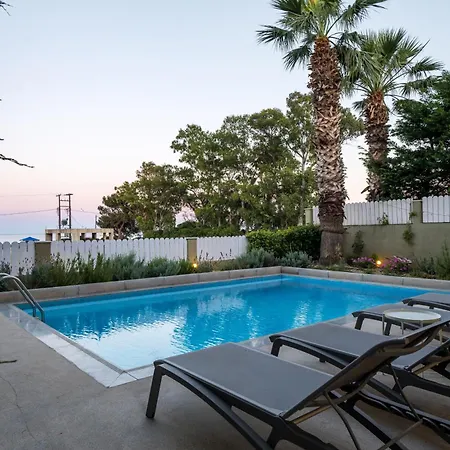 Beachfront Alexandra Villa