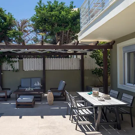 Beachfront Alexandra Villa *