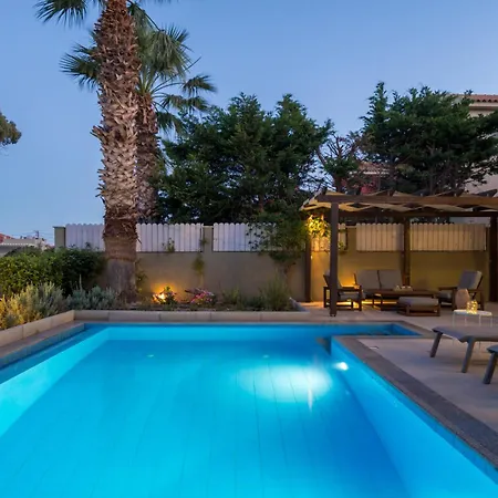 Beachfront Alexandra Villa *