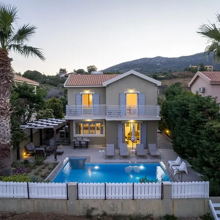 Beachfront Alexandra Villa